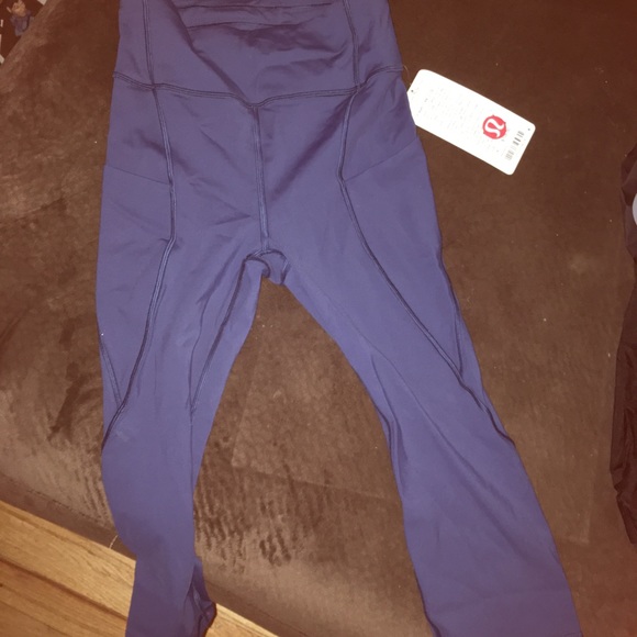 Lululemon crop size four NWT - Picture 1 of 2